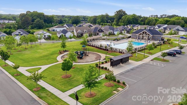 5012 Shadbush Road, Charlotte, NC 28215