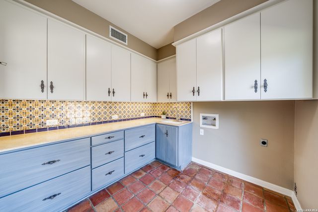 301 Wickford Way St, Castle Hills, TX 78213