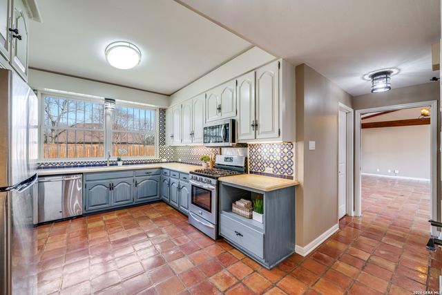 301 Wickford Way St, Castle Hills, TX 78213