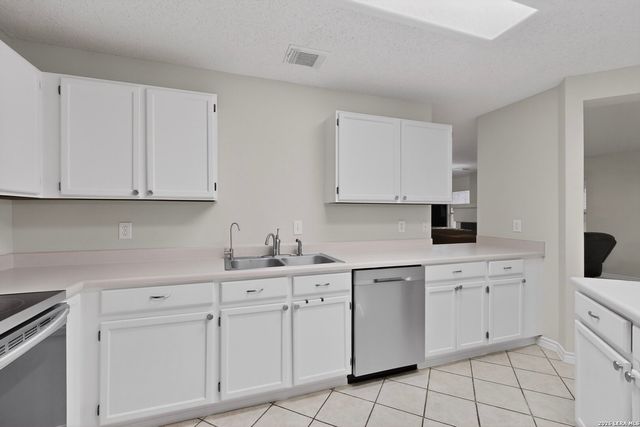 11329 REDLANDS PARK DR, San Antonio, TX 78249