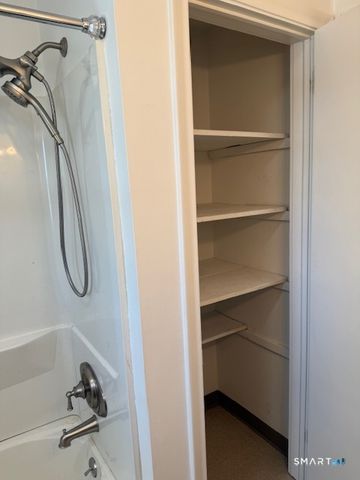 280 East Main Street APT E2, Clinton, CT 06413