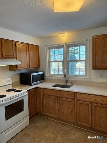 280 East Main Street APT E2, Clinton, CT 06413