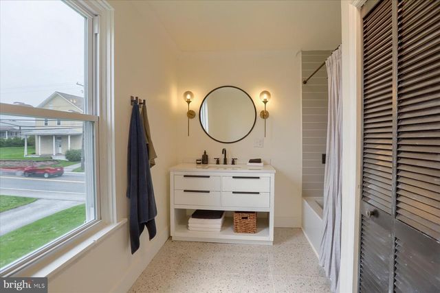 1977 DIVISION HWY, Ephrata, PA 17522