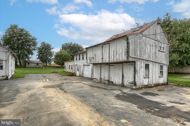 1977 DIVISION HWY, Ephrata, PA 17522