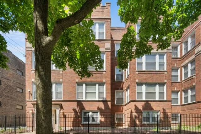 6710 S RIDGELAND Avenue 2B, Chicago, IL 60649