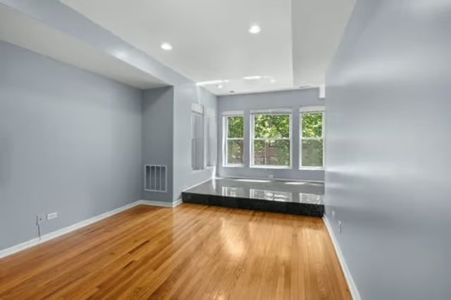 6710 S RIDGELAND Avenue 2B, Chicago, IL 60649
