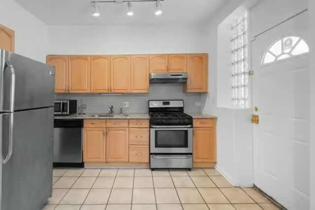 6710 S RIDGELAND Avenue 2B, Chicago, IL 60649