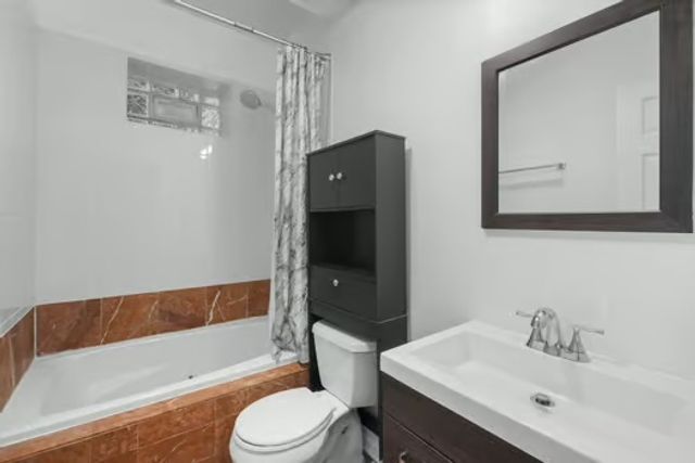 6710 S RIDGELAND Avenue 2B, Chicago, IL 60649