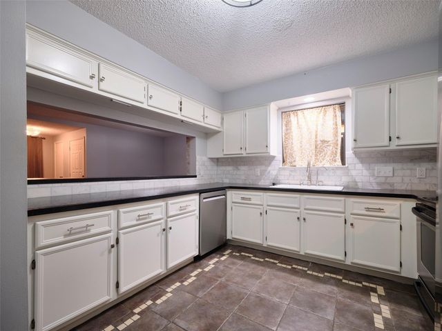 1520 Crestmont Street, Wharton, TX 77488