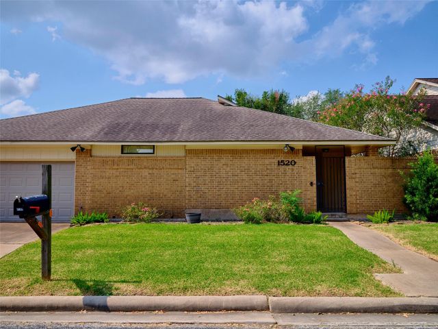 1520 Crestmont Street, Wharton, TX 77488