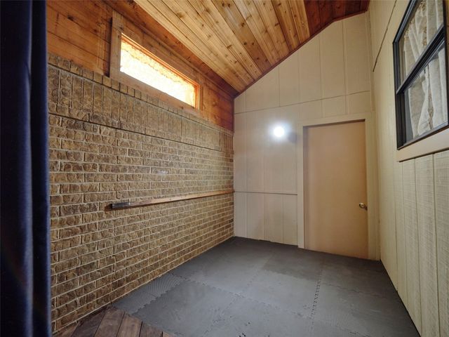 1520 Crestmont Street, Wharton, TX 77488