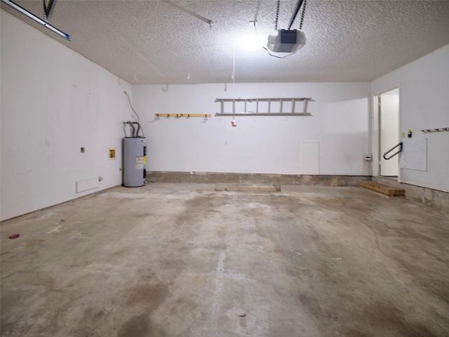 1520 Crestmont Street, Wharton, TX 77488