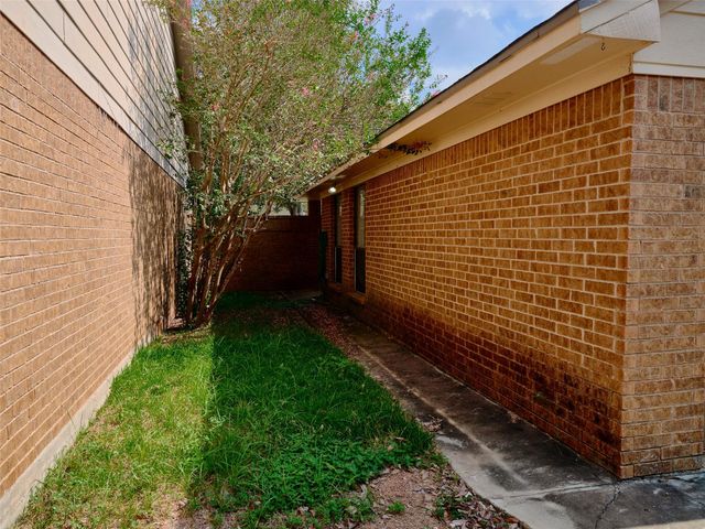 1520 Crestmont Street, Wharton, TX 77488