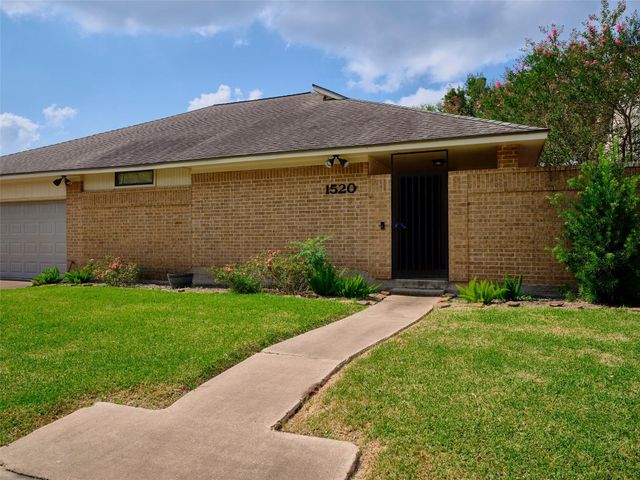 1520 Crestmont Street, Wharton, TX 77488