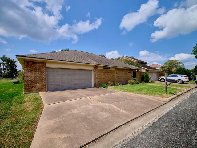 1520 Crestmont Street, Wharton, TX 77488