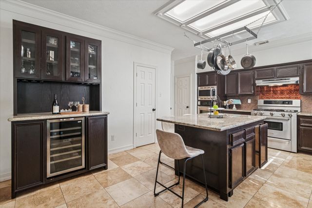 2200 Southern Oak Drive, Irving, TX 75063