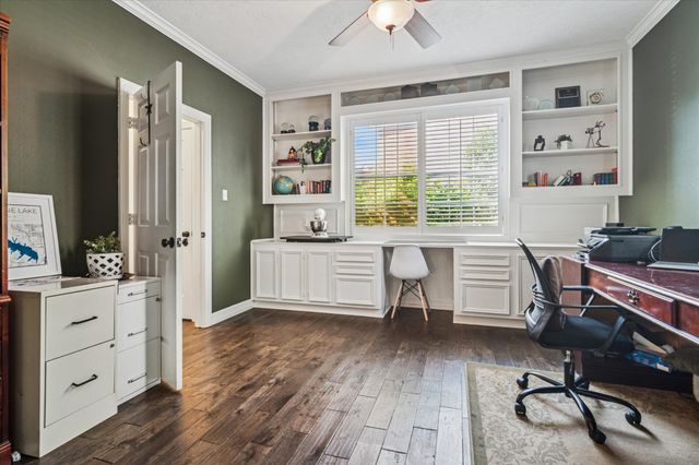 2200 Southern Oak Drive, Irving, TX 75063