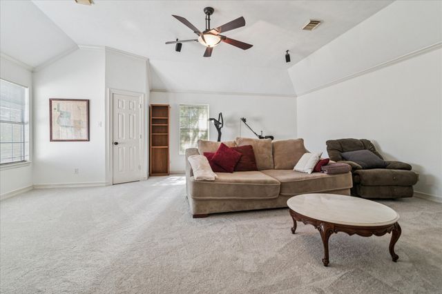 2200 Southern Oak Drive, Irving, TX 75063