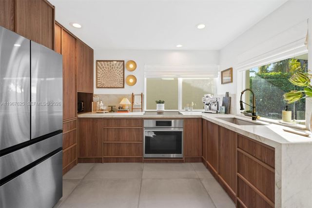 18146 NW 61st Pl, Hialeah, FL 33015