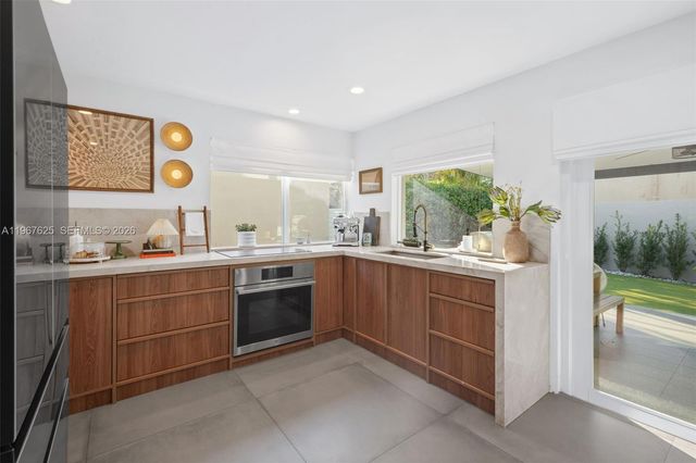 18146 NW 61st Pl, Hialeah, FL 33015