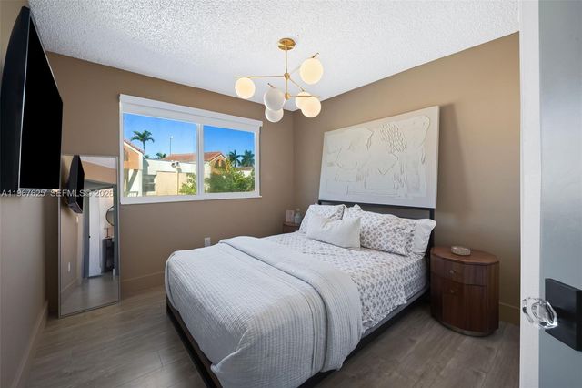 18146 NW 61st Pl, Hialeah, FL 33015