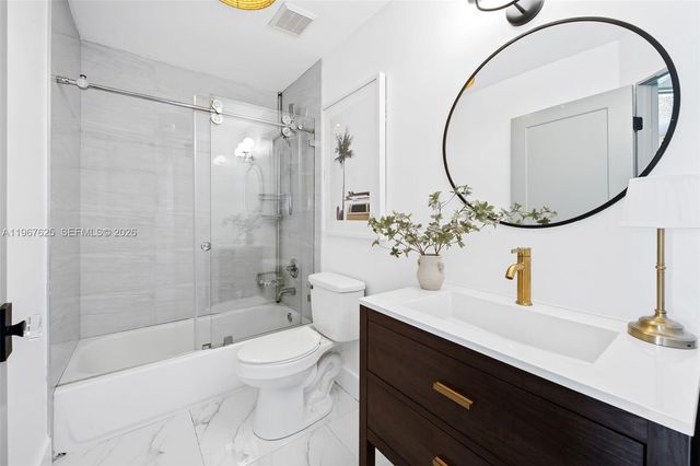 18146 NW 61st Pl, Hialeah, FL 33015