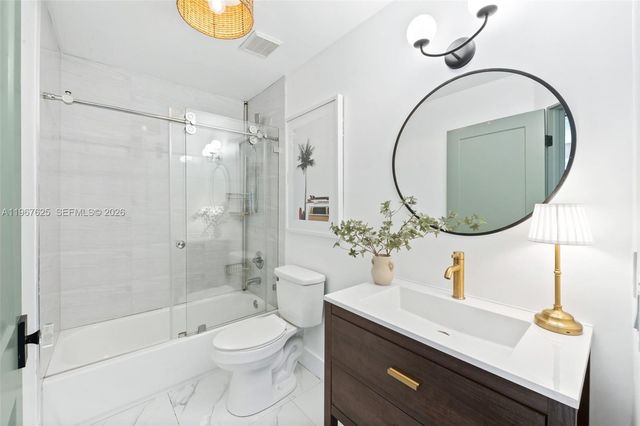 18146 NW 61st Pl, Hialeah, FL 33015