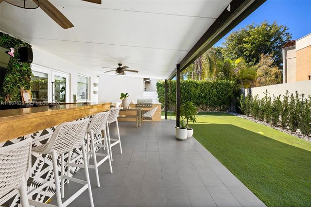 18146 NW 61st Pl, Hialeah, FL 33015