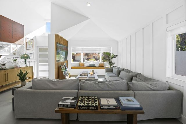 18146 NW 61st Pl, Hialeah, FL 33015