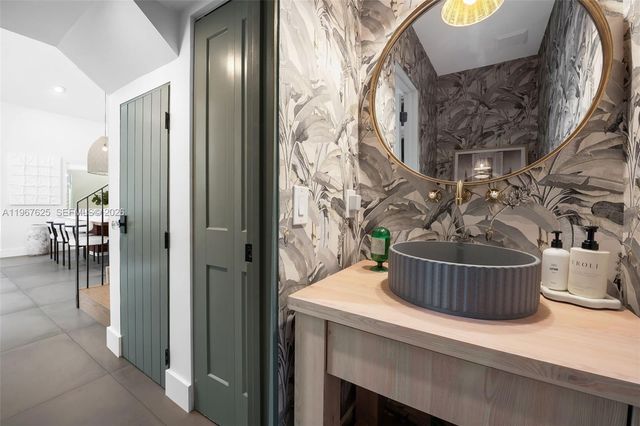 18146 NW 61st Pl, Hialeah, FL 33015