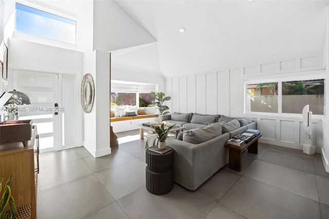 18146 NW 61st Pl, Hialeah, FL 33015