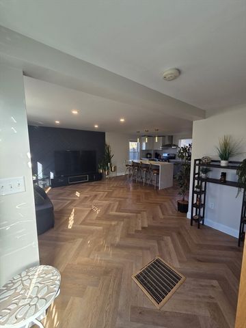 35 Wright St, Stoneham, MA 02180