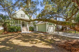 74 Tuscarora Ave, Beaufort, SC 29907
