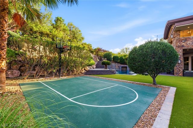 47 Soaring Bird Court, Las Vegas, NV 89135
