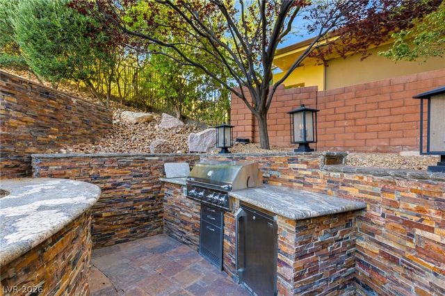 47 Soaring Bird Court, Las Vegas, NV 89135