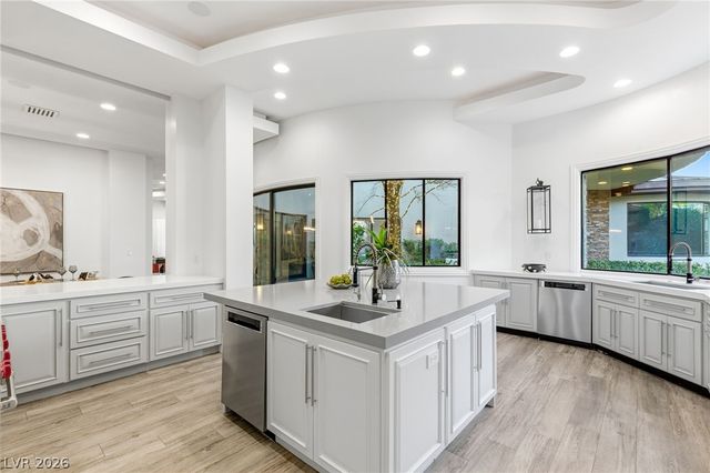 47 Soaring Bird Court, Las Vegas, NV 89135