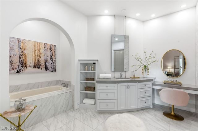 47 Soaring Bird Court, Las Vegas, NV 89135