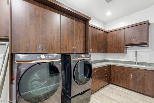 47 Soaring Bird Court, Las Vegas, NV 89135