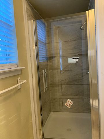 5410 Kings Manor Drive, Lake Dallas, TX 75065