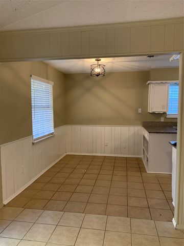 5410 Kings Manor Drive, Lake Dallas, TX 75065