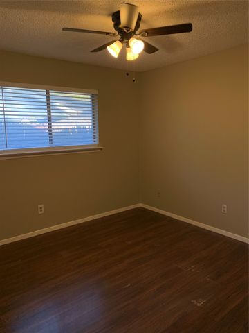 5410 Kings Manor Drive, Lake Dallas, TX 75065