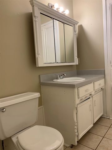 5410 Kings Manor Drive, Lake Dallas, TX 75065