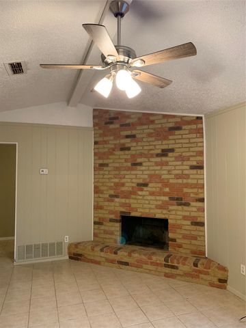 5410 Kings Manor Drive, Lake Dallas, TX 75065