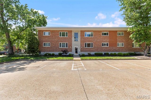 221 Monclay Court 2N, St Louis, MO 63122