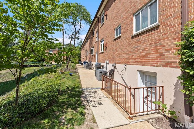 221 Monclay Court 2N, St Louis, MO 63122
