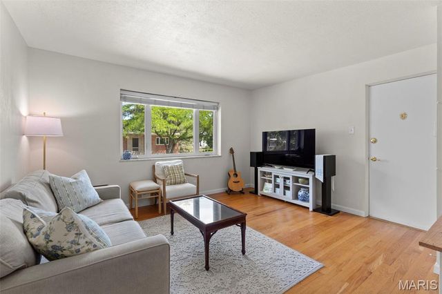 221 Monclay Court 2N, St Louis, MO 63122