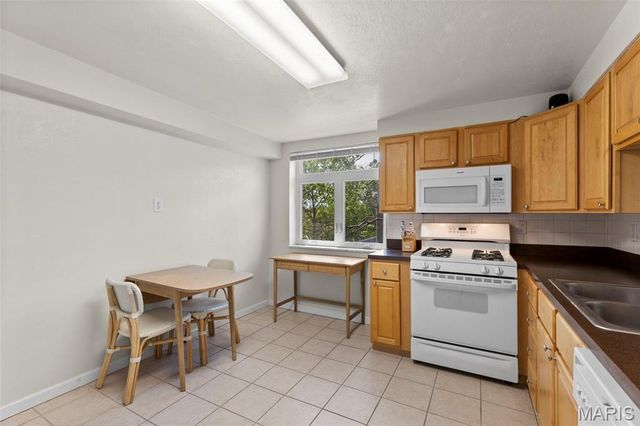 221 Monclay Court 2N, St Louis, MO 63122