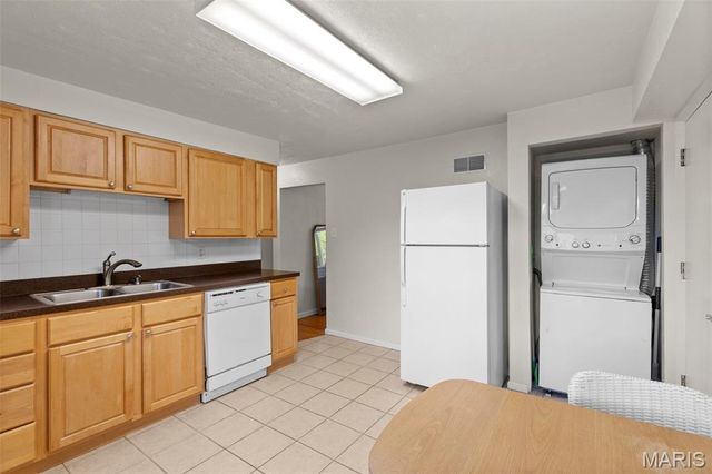 221 Monclay Court 2N, St Louis, MO 63122