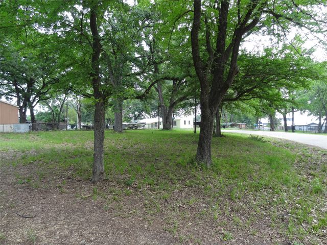 106 Lakewood Drive, Mabank, TX 75156