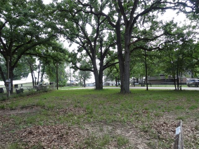 106 Lakewood Drive, Mabank, TX 75156